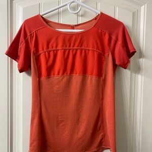 Lululemon athletica Red Women's Short Sleeve Lightweight Breathable T-Shirt